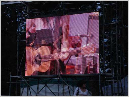 A Perfect fading Photo from Fiest's set at the Folk Fest.